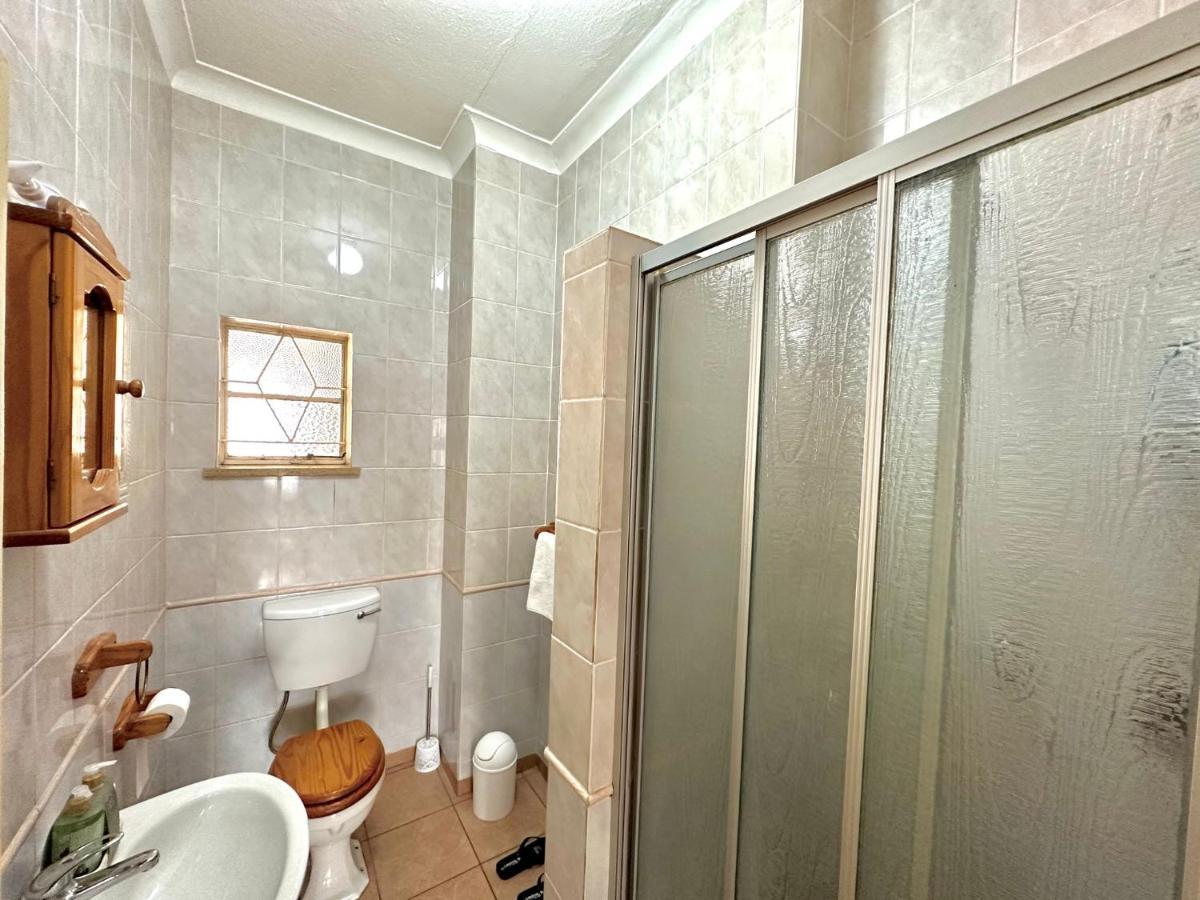 Blue Lantern Bed And Breakfast Kempton Park Exterior photo
