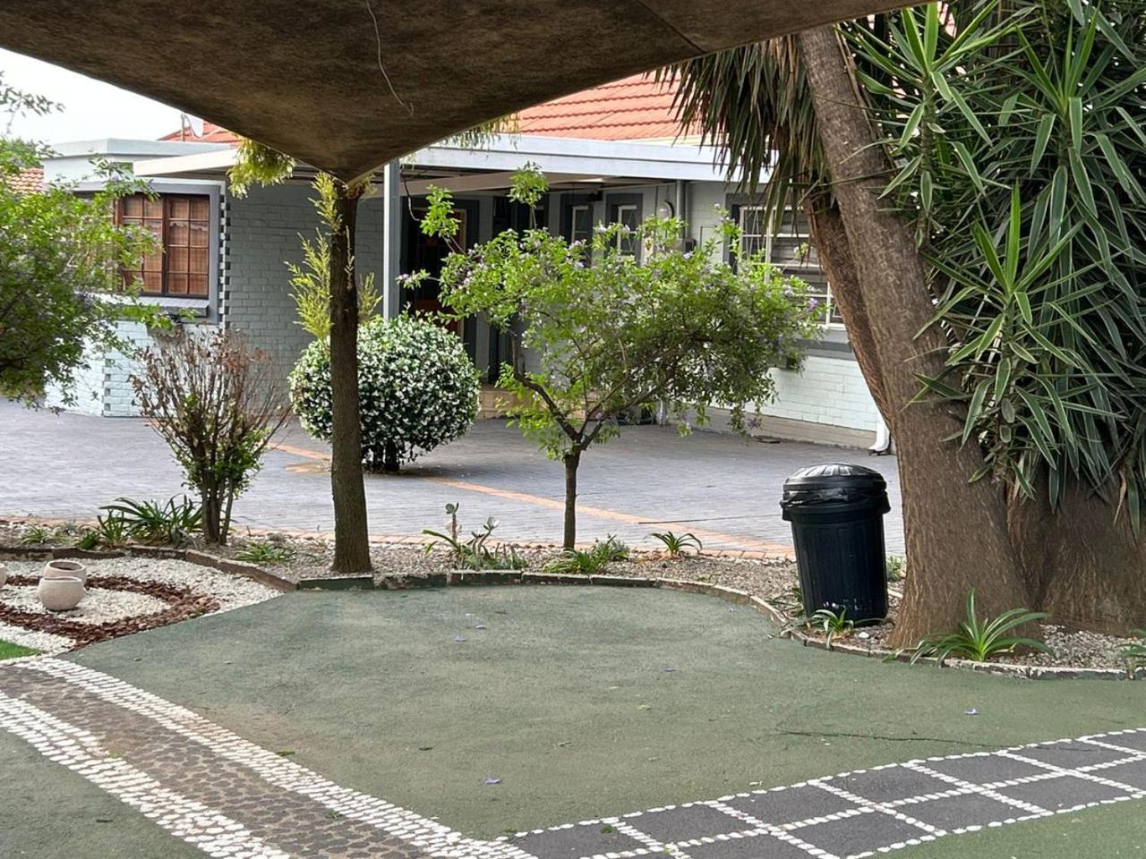 Blue Lantern Bed And Breakfast Kempton Park Exterior photo