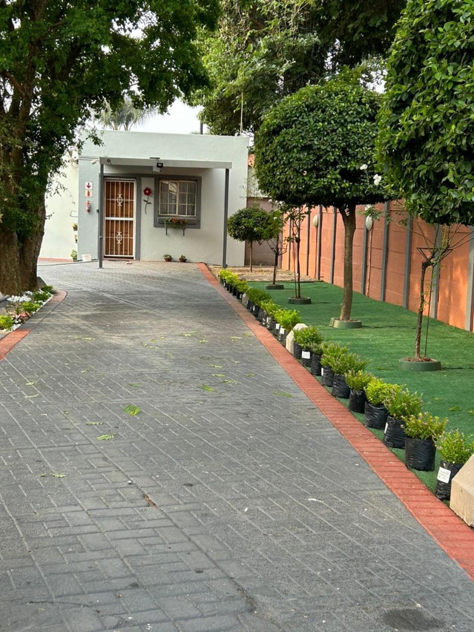 Blue Lantern Bed And Breakfast Kempton Park Exterior photo